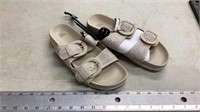 New size 9 womens sandals