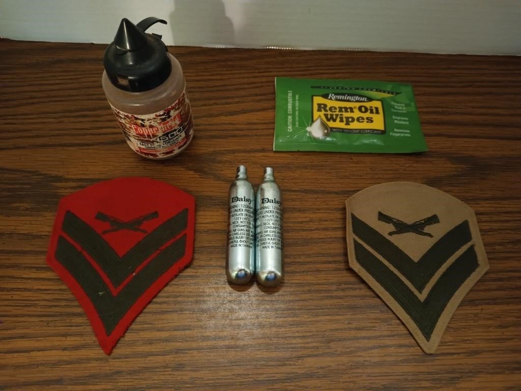 2 military patches, 1000+ BB's, 2 CO2