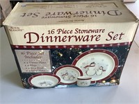 Royal Seasons 16 pc snowman dish set