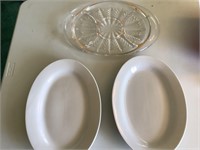 tray and 2 plates