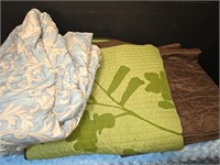 Assorted comforters Full Queen