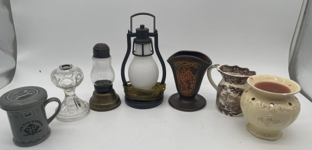 Assorted lamps , decor