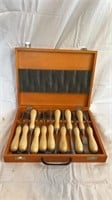 MASTERCRAFT CHISEL SET IN A WOODEN CARRYING CASE