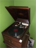 Antique Counter Top Victrola Phonograph
