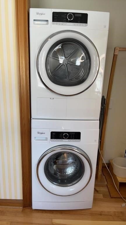 STACKABLE WHIRLPOOL LAUNDRY WASHER AND DRYER