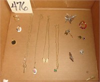 Jewelry – Necklace / Pins / Pendants Lot