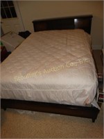 Double bed, headboard, footboard, linens,