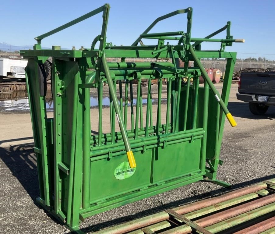 POWDER RIVER Mechanical Cattle Squeeze