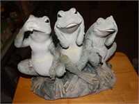 Heavy Resin Frog lawn ornament 9"h