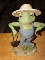 Heavy resin frog lawn ornament 11"h