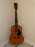 Yamaha guitar FG-75 w/case