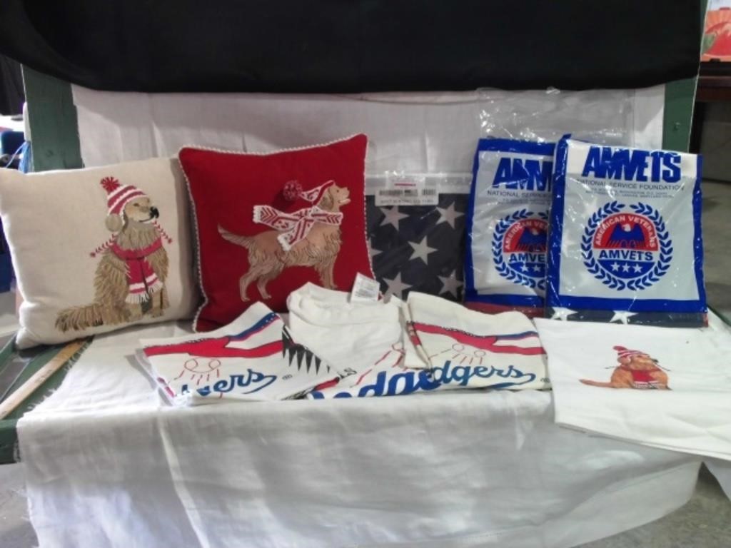 3 AMERICAN FLAGS, DODGERS, PILLOWS