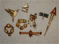 8 Gold tone brooches