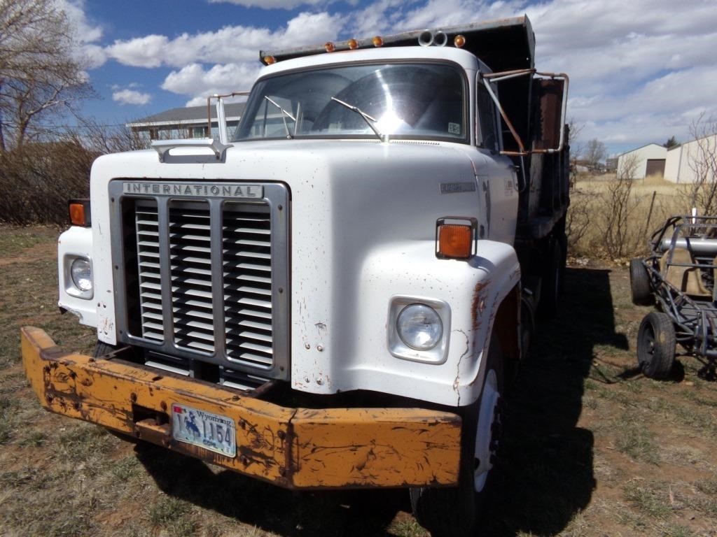 1975 IH dump truck