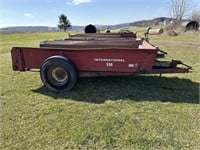 International 550 Manure spreader