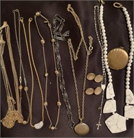 Lot of 10 Vintage Jewelry