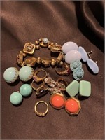 Lot of 10 Vintage Jewelry