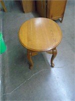 ROUND END TABLE W/DRAWER 27' X 21 1/2' X 23'T