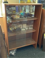 Wooden Display Cabinet, 33x15x51in
*contents on