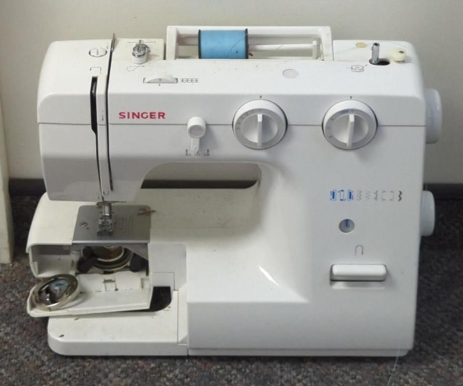 Vtg Singer Sewing Machine (Model (E99670)