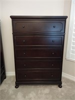 Universal 5 Drawer Dresser