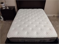 Stearns and Foster Hand Crafted Queen Mattress