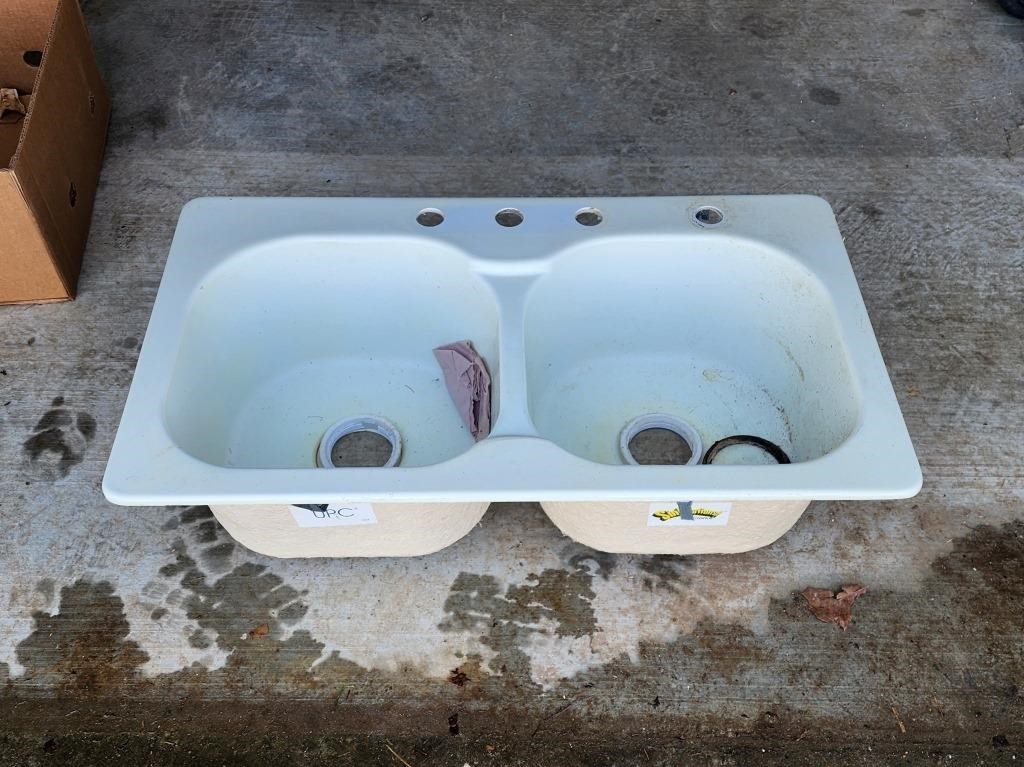 2 Bay Fiberglass Shop Sink