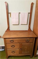 ANTIQUE OAK WASH STAND