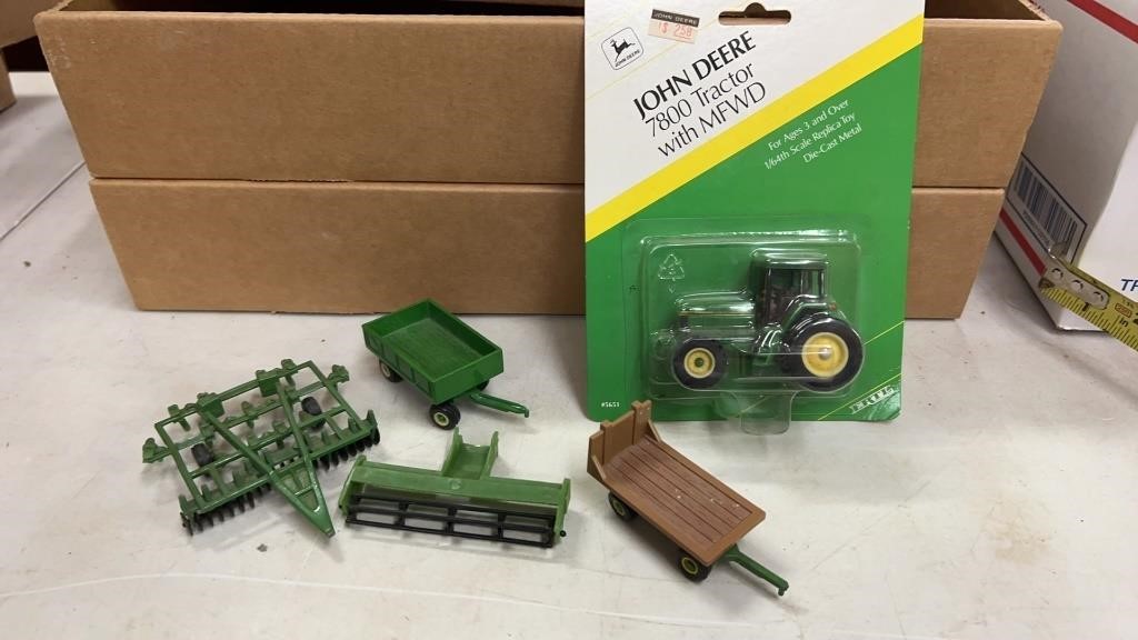 New in pkg John Deere 7800 Tractor with MFWD and