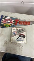 Minnesota Twins flag and a 16” Sports bag Los