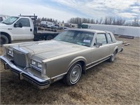 1980 Lincoln Continental 2 DR Town Coupe Car