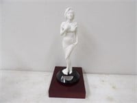 Marilyn Monroe Fine Porceloin 4250/9500 10.5in. T