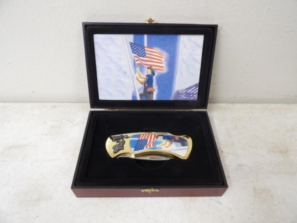 Fireman with Flag Knife w/Box, 2 3/4in. Blade
