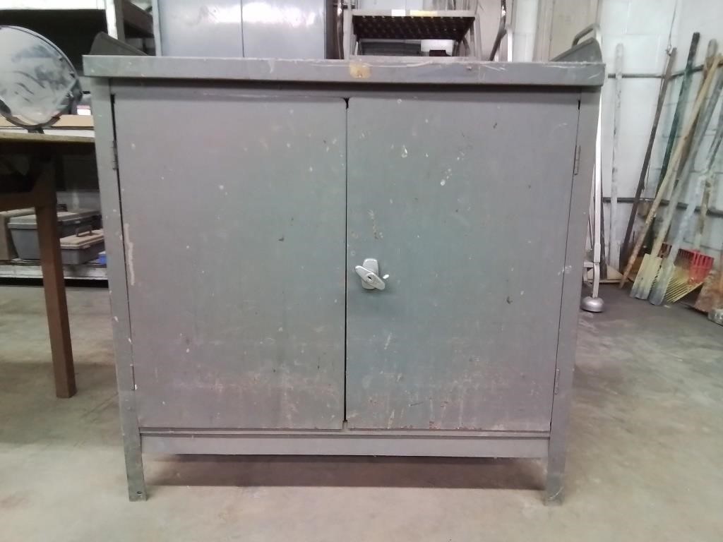 Metal workbench/cabinet