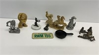 Vintage small figurines: metal soldiers, cast