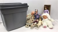 Vintage doll lot and lidded tote. Lid of tote has