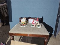 Xmas Village Collectibles (2)