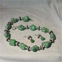 Gaspeite polished stone matching necklace &