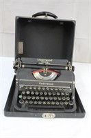 Vintage Underwood typewriter in case
