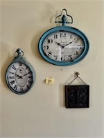 Wall Clocks & Decor