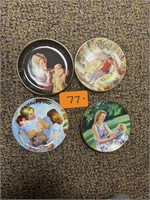 4 Vintage Avon Mothers Day Plates with Holders