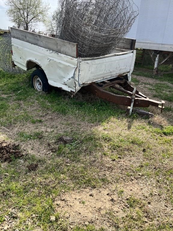 8’ trailer, pick up bed no contents.