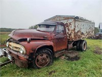 Ford F-600 Box Bed Truck (will run) *Stratton,ON