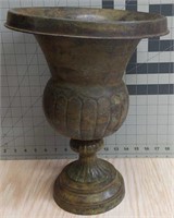 Vintage urn planter 15x9
