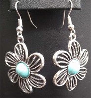 Flower earrings with turquoise style