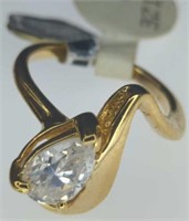 18KT hge cubic zirconia ring size 8