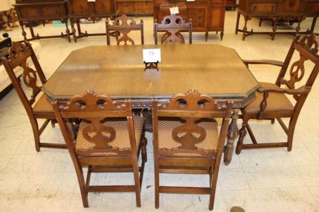 VINTAGE DINING ROOM TABLE AND 6 CHAIRS WITH LEAF N