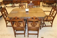 VINTAGE DINING ROOM TABLE AND 6 CHAIRS WITH LEAF N