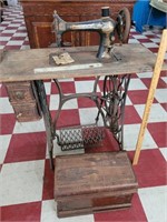 Antique SINGER treadle sewing machine 2 drawers