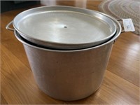 Aluminum Stockpot with Canning Jar Lids